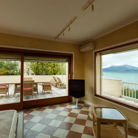 Front Luxury * Sirmione
