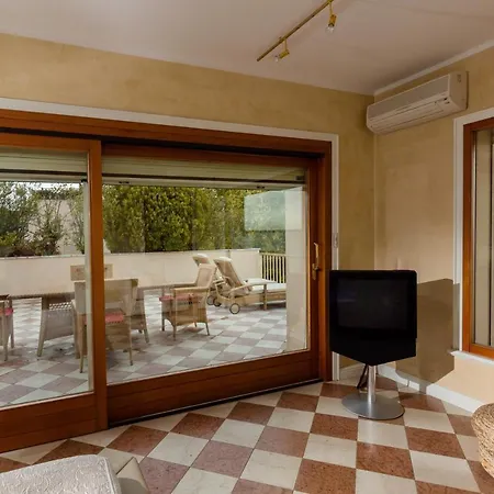 Villa Front Luxury