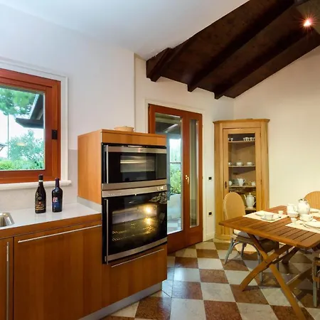 Front Luxury Villa Sirmione