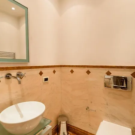 Front - Direct Access (adults Only) וילה סירמיונה