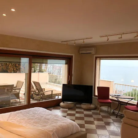 Front - Direct Access (adults Only) וילה סירמיונה